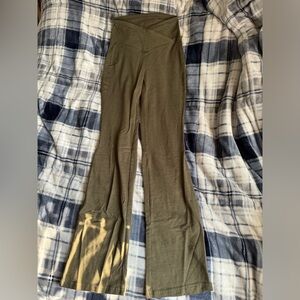 Kohl’s Cross Flare Leggings